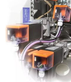 一臺高精度多功能工業級的封邊機已成為板式家具工廠最迫切需要